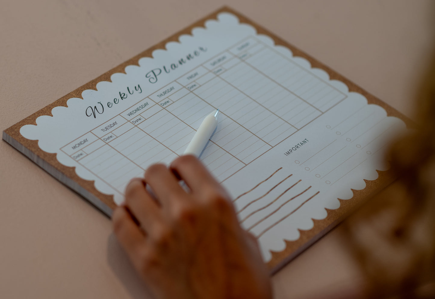 Weekly planner gold scallop