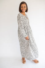 Load image into Gallery viewer, Tunic dress - Ditsy black
