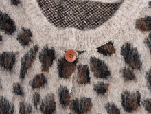Load image into Gallery viewer, Sabi fluffy knit
